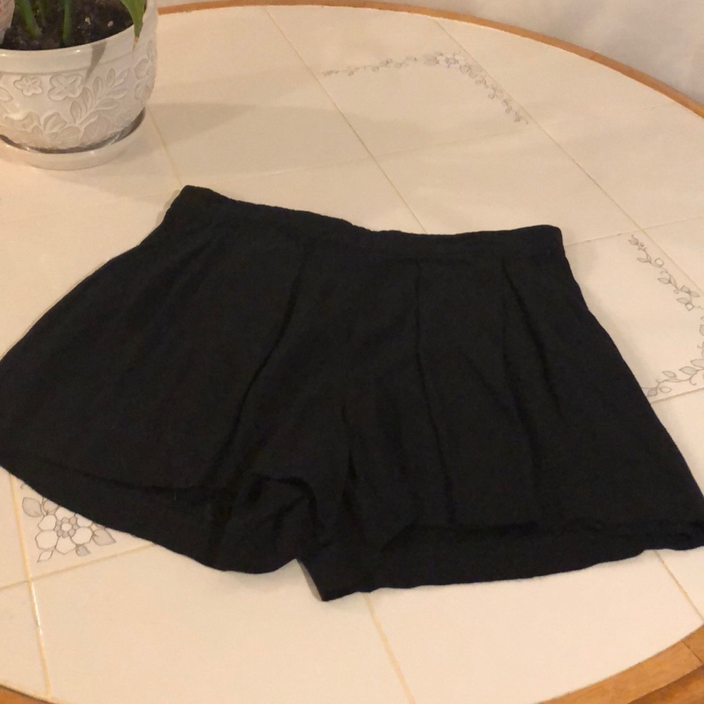 💰🐾Harlow And Graham size 4 black dressy shorts